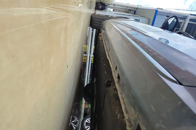 Used Hongqi H5 2025 Model 1.5T DCT Xuan Ying 2 Million Units Commemorative Edition Left Side Sill
