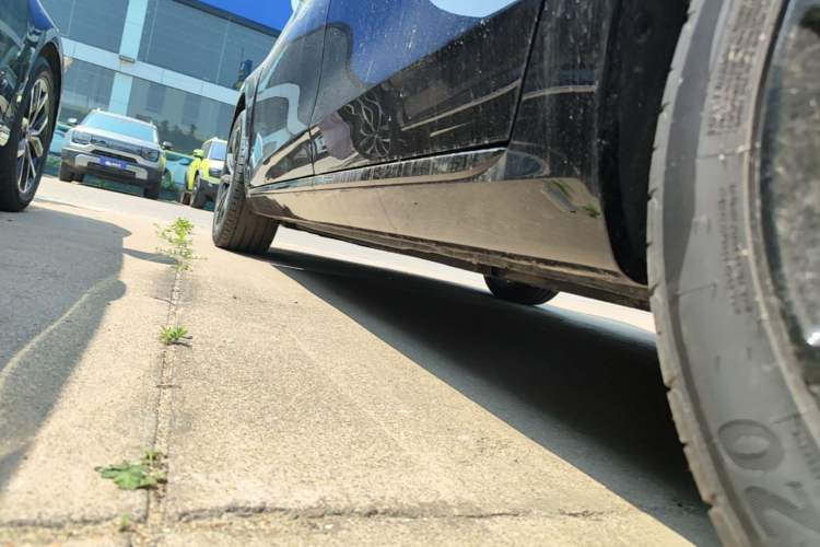 Used Hongqi H5 2025 1.5T DCT Xuan Ying Edition Left Side Sill