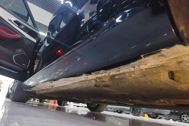 Used Hongqi H5 2025 1.5T DCT Xuan Ying Edition Left Side Sill