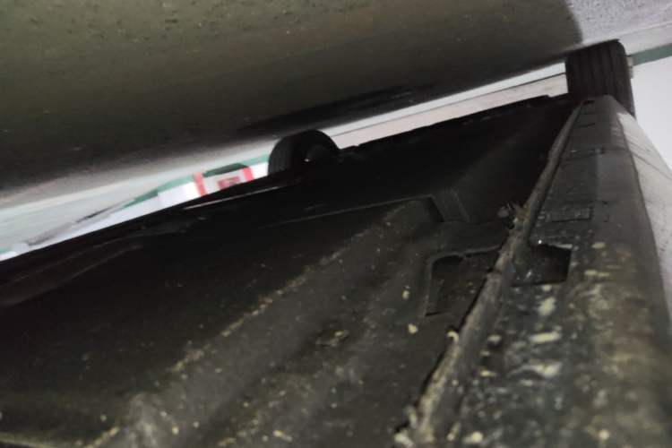 Used Hongqi H5 2025 2.0T Automatic Flagship 500 000th Unit Anniversary Edition Left Side Sill