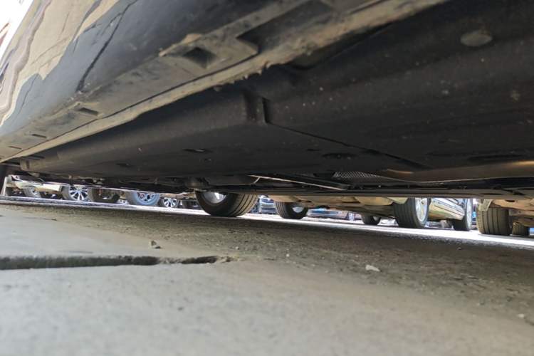 Used Hongqi H5 2025 1.5T DCT Xuan Ying Edition Left Side Sill