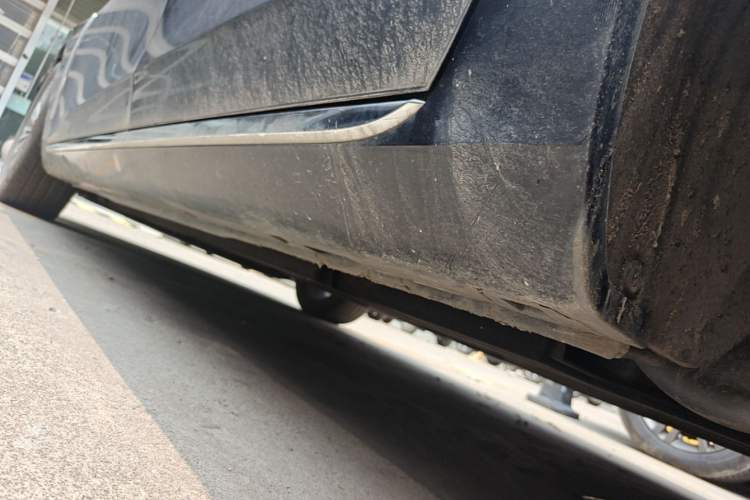 Used Hongqi H5 2025 1.5T DCT Qiyun 500 000th Unit Commemorative Edition Left Side Sill