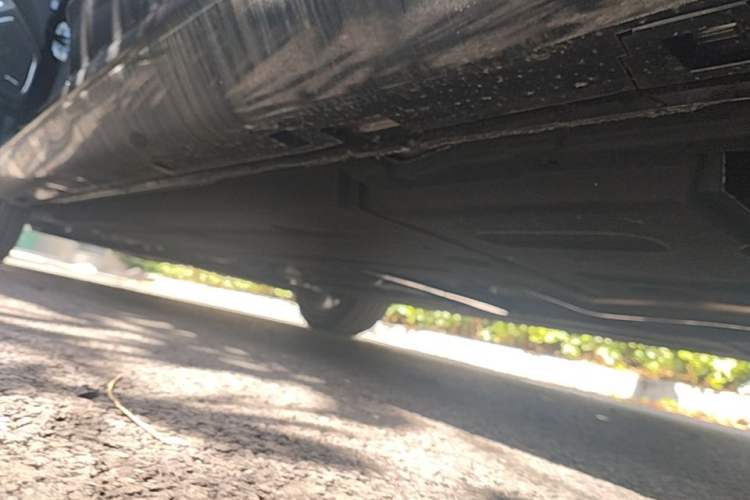 Used Hongqi H5 2025 2.0T Automatic Xuan Ying Edition Left Side Sill