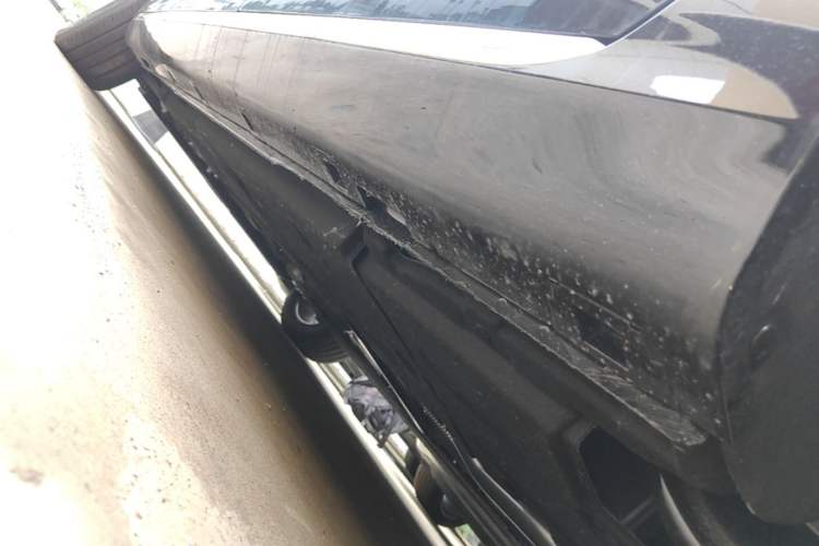 Used Hongqi H5 2025 2.0T Automatic Flagship 500 000th Unit Anniversary Edition Left Side Sill