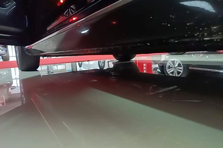 Used Hongqi H5 2025 1.5T DCT Qiyun 500 000th Unit Commemorative Edition Left Side Sill
