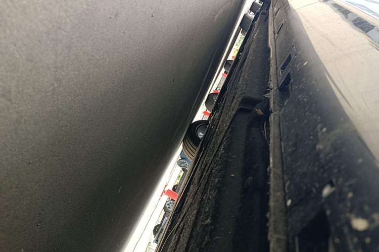 Used Hongqi H5 2025 1.5T DCT Xuan Ying Edition Left Side Sill