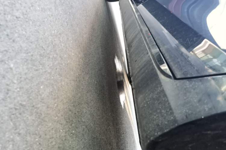 Used Hongqi H5 2025 Model 2.0T Automatic Xuan Ying 2 Million Units Commemorative Edition Left Side Sill