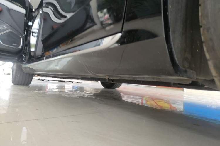 Used Hongqi H5 2025 1.5T DCT Qiyun 500 000th Unit Commemorative Edition Left Side Sill