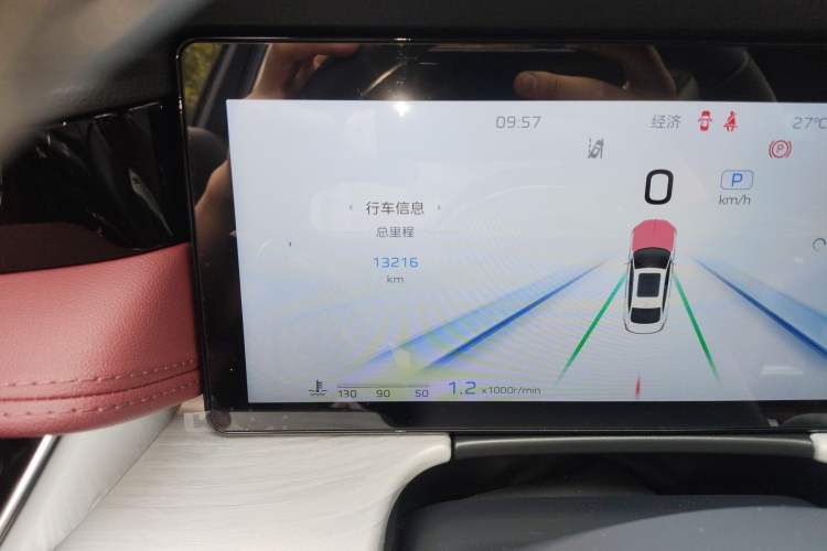 Used Hongqi H5 2025 2.0T Automatic Flag Edition – 500 000 Units Commemorative Version Odometer Close Up