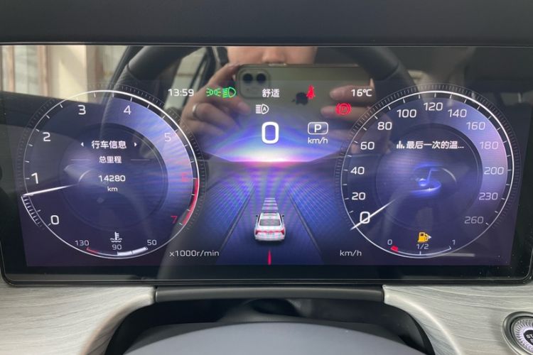 Used Hongqi H5 2025 2.0T Automatic Flag Edition – 500 000 Units Commemorative Version Odometer Close Up