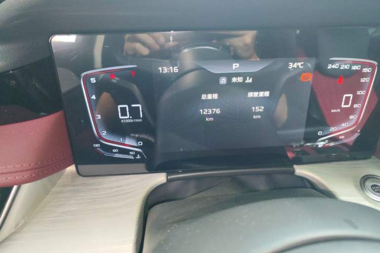 Used Hongqi H5 2025 1.5T DCT Qiyun 500 000th Unit Commemorative Edition Odometer Close Up