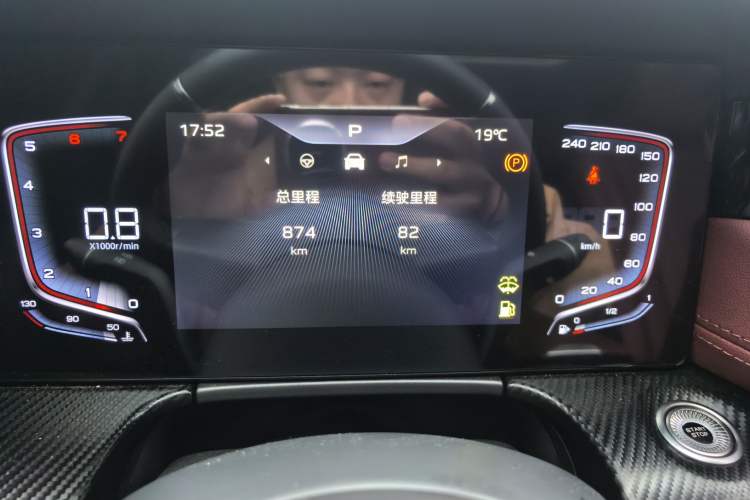 Used Hongqi H5 2025 Model 1.5T DCT Xuan Ying 2 Million Units Commemorative Edition Odometer Close Up