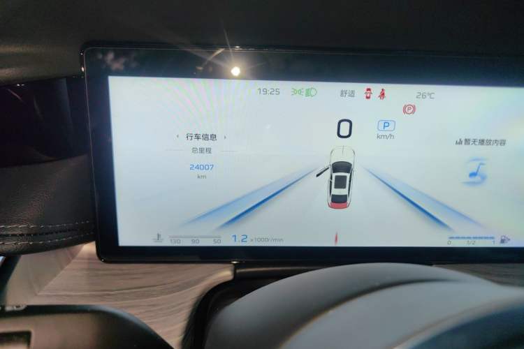 Used Hongqi H5 2025 2.0T Automatic Flagship 500 000th Unit Anniversary Edition Odometer Close Up