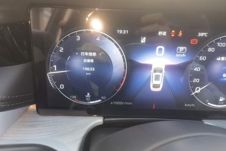 Used Hongqi H5 2025 2.0T Automatic Flag Edition – 500 000 Units Commemorative Version Odometer Close Up