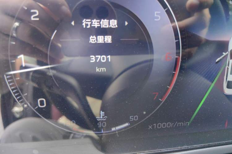 Used Hongqi H5 2025 2.0T Automatic Xuan Ying Edition Odometer Close Up