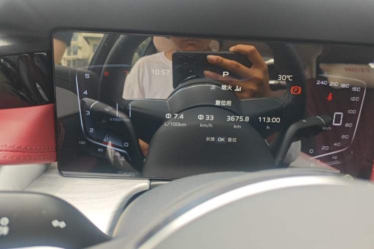 Used Hongqi H5 2025 1.5T DCT Qiyun 500 000th Unit Commemorative Edition Odometer Close Up