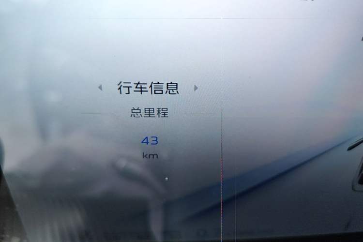 Used Hongqi H5 2025 2.0T Automatic Xuan Ying Edition Odometer Close Up