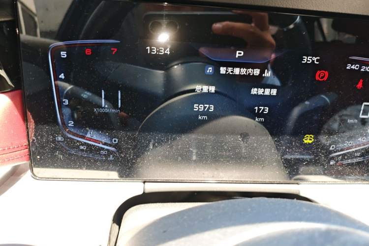 Used Hongqi H5 2025 1.5T DCT Qiyun 500 000th Unit Commemorative Edition Odometer Close Up