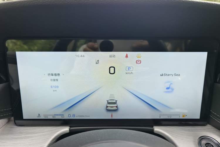 Used Hongqi H5 2025 2.0T Automatic Flag Edition – 500 000 Units Commemorative Version Odometer Close Up
