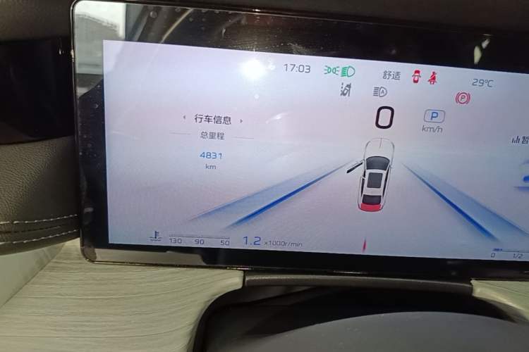 Used Hongqi H5 2025 2.0T Automatic Flag Edition – 500 000 Units Commemorative Version Odometer Close Up