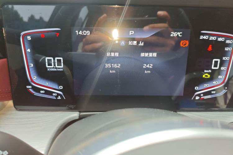 Used Hongqi H5 2025 1.5T DCT Qiyun 500 000th Unit Commemorative Edition Odometer Close Up