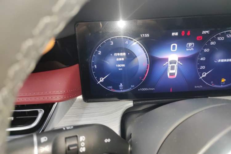 Used Hongqi H5 2025 2.0T Automatic Flag Edition – 500 000 Units Commemorative Version Odometer Close Up