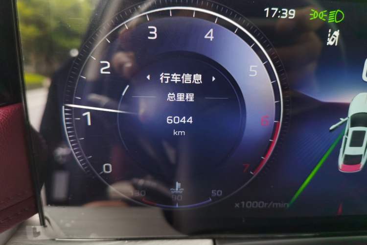 Used Hongqi H5 2025 2.0T Automatic Flag Edition – 500 000 Units Commemorative Version Odometer Close Up