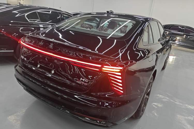 Used Hongqi H5 2025 Model 2.0T Automatic Xuan Ying 2 Million Units Commemorative Edition Rear Right 45 Deg