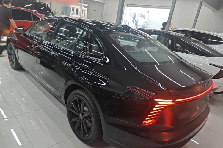 Used Hongqi H5 2025 Model 2.0T Automatic Xuan Ying 2 Million Units Commemorative Edition Rear