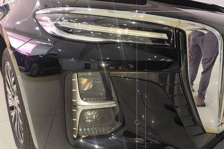 Used Hongqi H5 2025 2.0T Automatic Flag Edition – 500 000 Units Commemorative Version Right Front Headlight