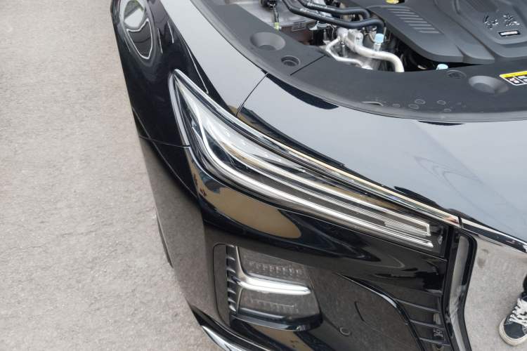 Used Hongqi H5 2025 2.0T Automatic Flag Edition – 500 000 Units Commemorative Version Right Front Headlight