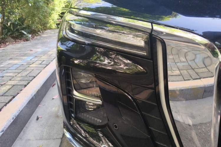 Used Hongqi H5 2025 2.0T Automatic Flag Edition – 500 000 Units Commemorative Version Right Front Headlight