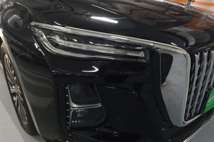 Used Hongqi H5 2025 2.0T Automatic Flag Edition – 500 000 Units Commemorative Version Right Front Headlight