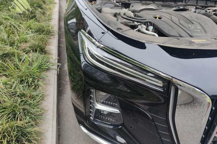 Used Hongqi H5 2025 2.0T Automatic Flag Edition – 500 000 Units Commemorative Version Right Front Headlight