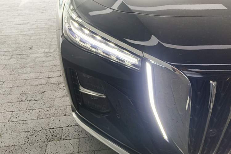 Used Hongqi H5 2025 2.0T Automatic Flag Edition – 500 000 Units Commemorative Version Right Front Headlight