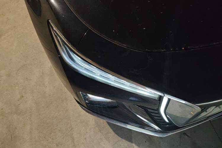 Used Hongqi H5 2025 2.0T Automatic Flag Edition – 500 000 Units Commemorative Version Right Front Headlight