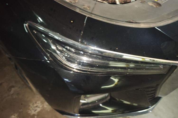 Used Hongqi H5 2025 2.0T Automatic Flag Edition – 500 000 Units Commemorative Version Right Front Headlight