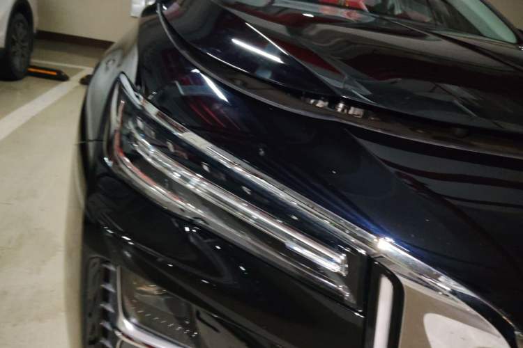 Used Hongqi H5 2025 2.0T Automatic Flag Edition – 500 000 Units Commemorative Version Right Front Headlight