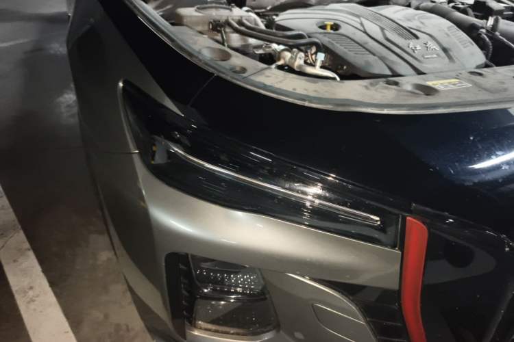 Used Hongqi H5 2025 2.0T Automatic Flag Edition – 500 000 Units Commemorative Version Right Front Headlight