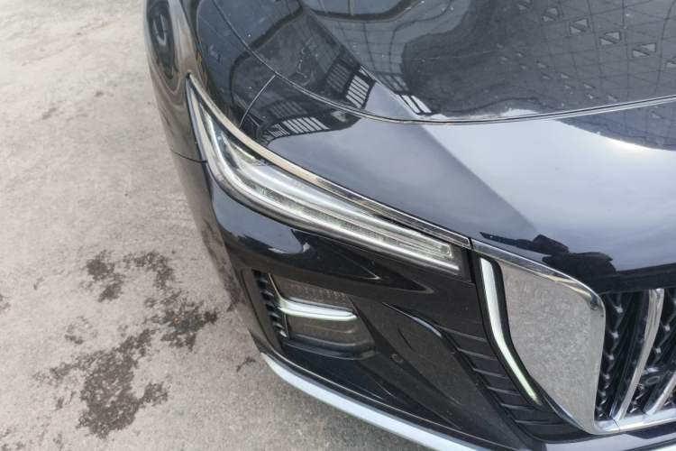 Used Hongqi H5 2025 2.0T Automatic Flag Edition – 500 000 Units Commemorative Version Right Front Headlight