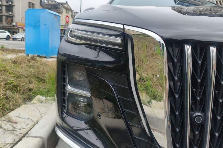 Used Hongqi H5 2025 2.0T Automatic Flag Edition – 500 000 Units Commemorative Version Right Front Headlight