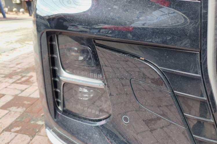 Used Hongqi H5 2025 2.0T Automatic Flag Edition – 500 000 Units Commemorative Version Right Front Headlight