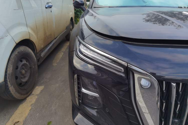 Used Hongqi H5 2025 2.0T Automatic Flag Edition – 500 000 Units Commemorative Version Right Front Headlight