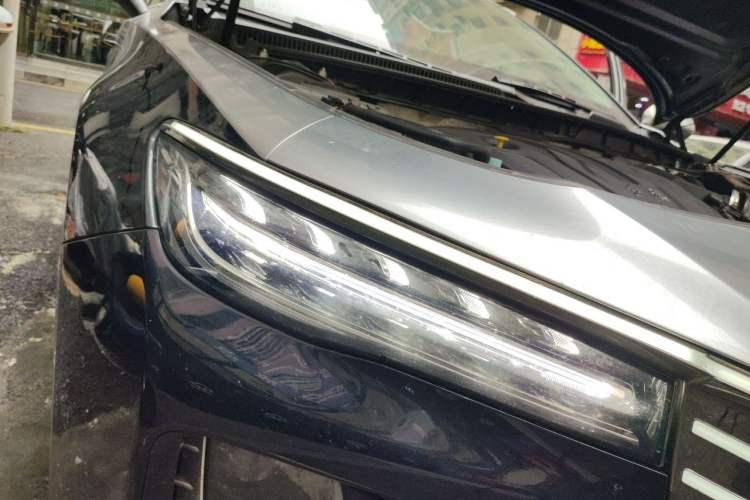 Used Hongqi H5 2025 2.0T Automatic Flag Edition – 500 000 Units Commemorative Version Right Front Headlight
