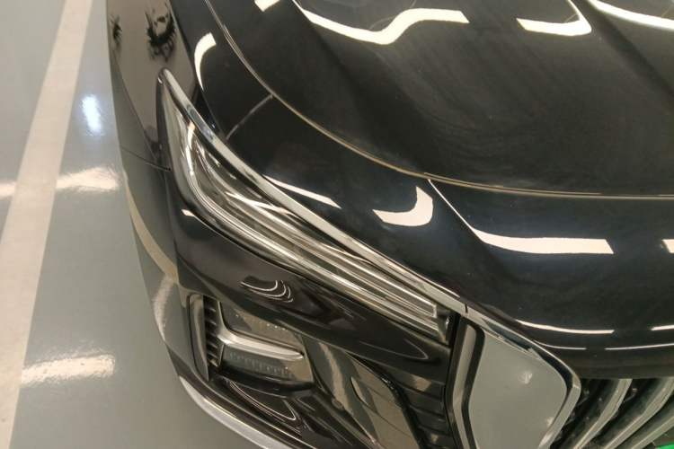 Used Hongqi H5 2025 2.0T Automatic Flag Edition – 500 000 Units Commemorative Version Right Front Headlight