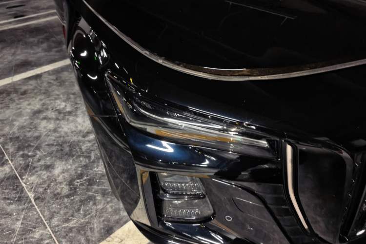 Used Hongqi H5 2025 1.5T DCT Xuan Ying Edition Right Front Headlight