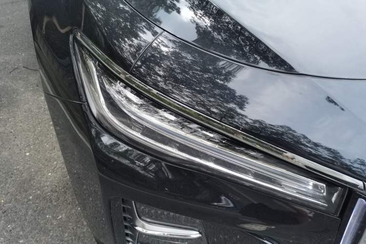 Used Hongqi H5 2025 2.0T Automatic Flag Edition – 500 000 Units Commemorative Version Right Front Headlight