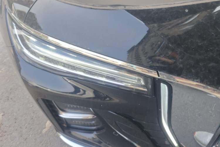 Used Hongqi H5 2025 2.0T Automatic Flag Edition – 500 000 Units Commemorative Version Right Front Headlight