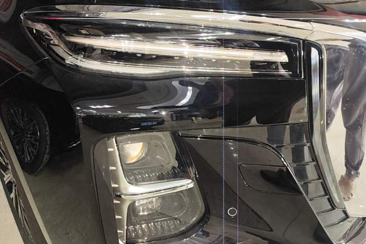Used Hongqi H5 2025 2.0T Automatic Flag Edition – 500 000 Units Commemorative Version Right Front Headlight