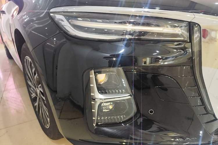 Used Hongqi H5 2025 2.0T Automatic Flag Edition – 500 000 Units Commemorative Version Right Front Headlight